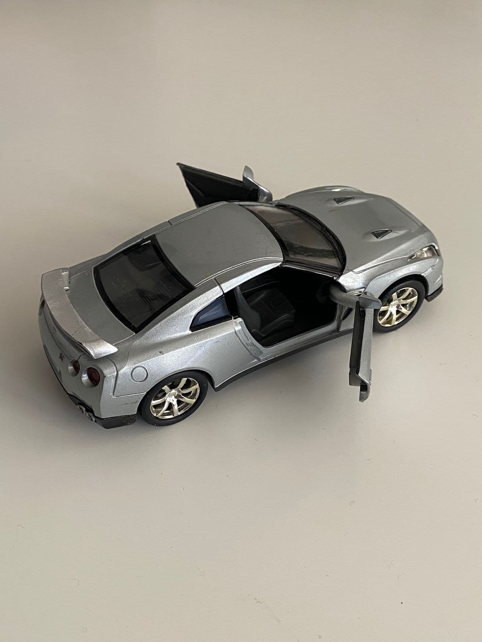 Hot Wheels 1:32 UNI marka çalışır r35 gtr koleksiyon ürünü